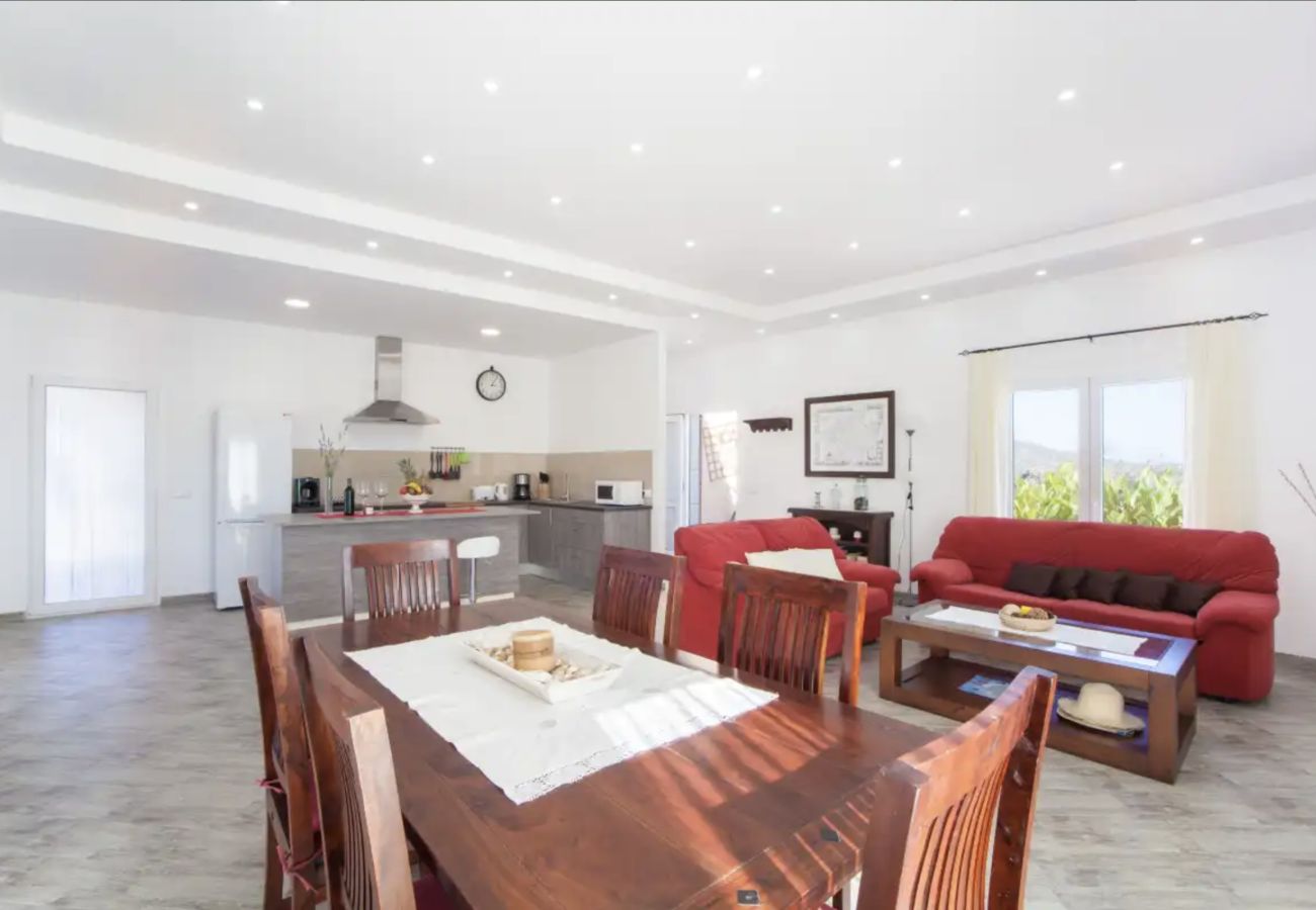 Villa in Sant Llorenç Des Cardassar - Villa Es Pla De Balafi By Slow Villas